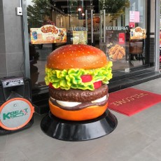 Mô hình xốp bánh mì hamberger trang trí cửa hàng thức ăn nhanh 